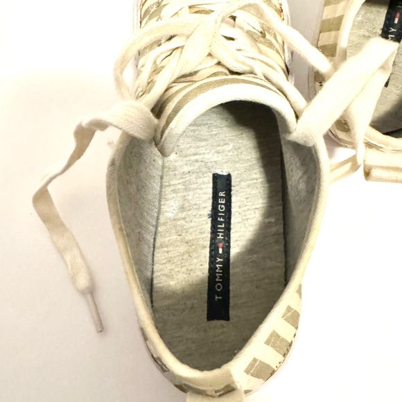 Tommy Hilfiger - Picture 10 of 14